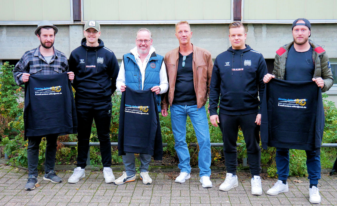 Ice Aliens mit neuen Trainingsanzügen