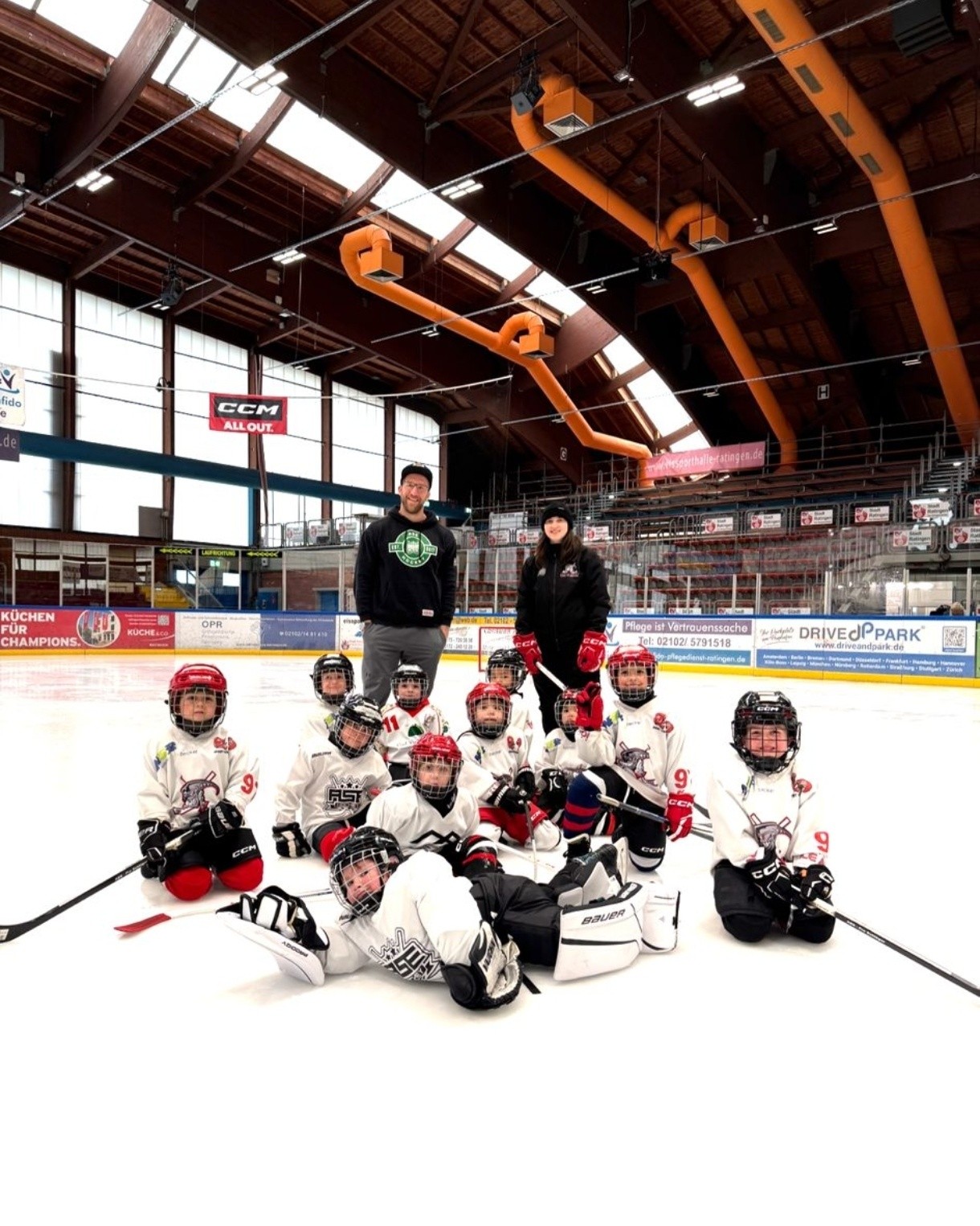 ASE Hockey Shop unterstützt Ratinger Ice Aliens mit großzügiger Spende