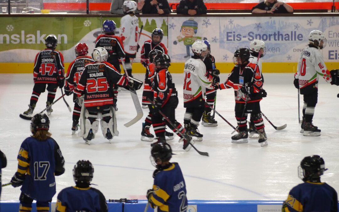 Heißer Saisonauftakt für die U11 Ice Aliens in Dinslaken – 40 Tore in 6 Spielen