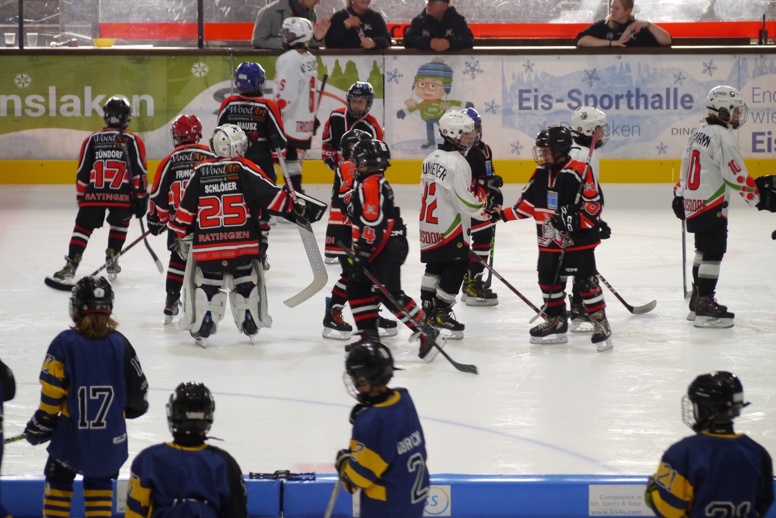 Heißer Saisonauftakt für die U11 Ice Aliens in Dinslaken – 40 Tore in 6 Spielen